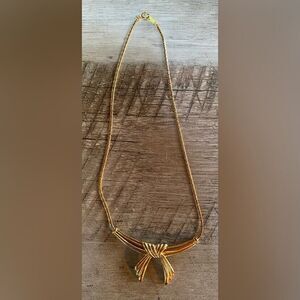 Vintage Avon Gold Tone Women’s Necklace Ribbon Bow 15"